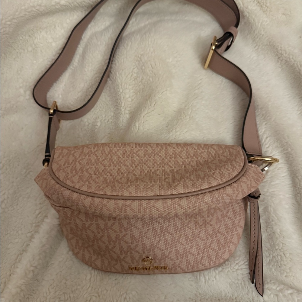Micheal Kors Slater Extra Small Sling Pack Messenger Bag